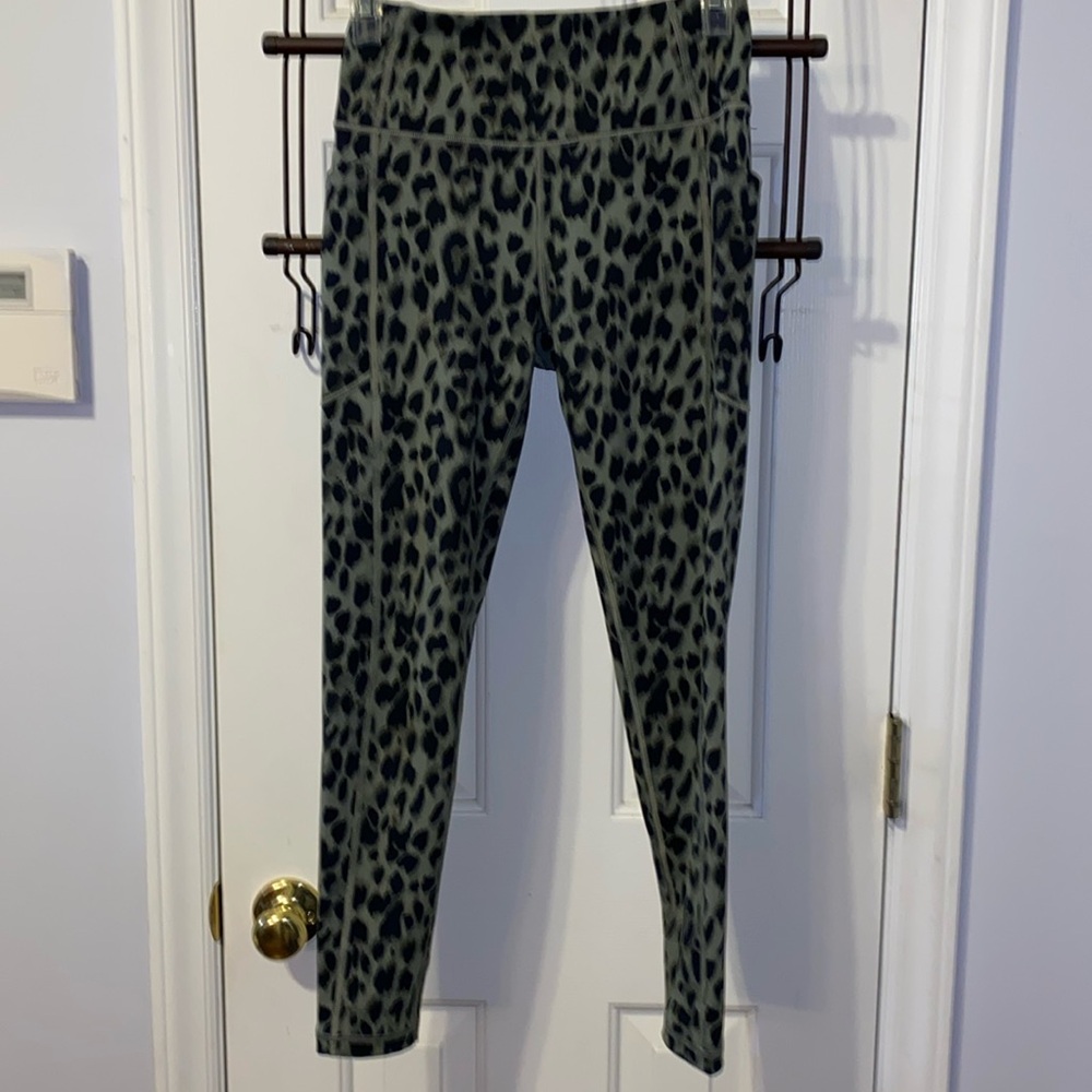 Victoria’s Secret Leggings, side pockets, olive & black leopard print, size XS